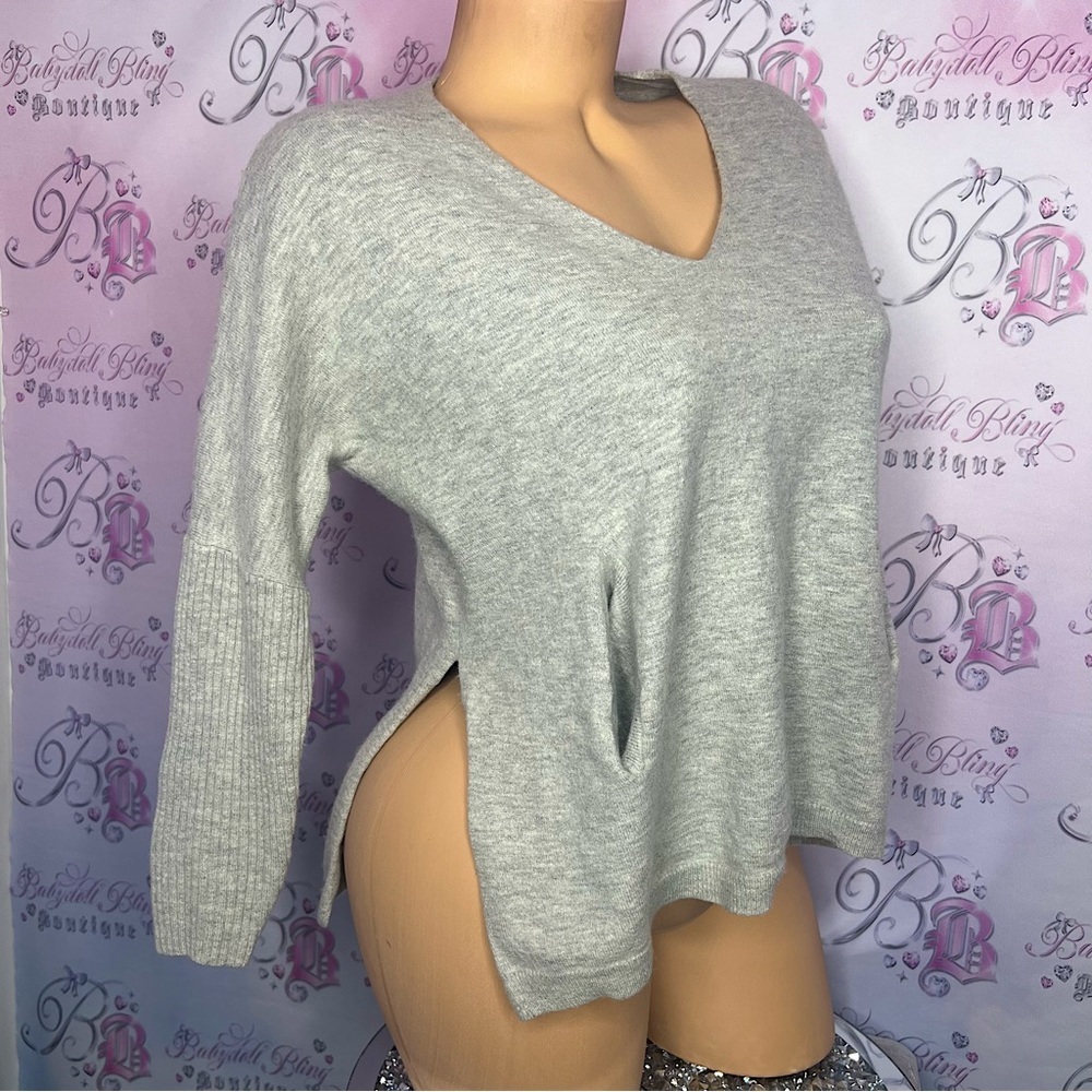 Babaton top side slits pockets in the front cozy Vneck sweater top shirt grey